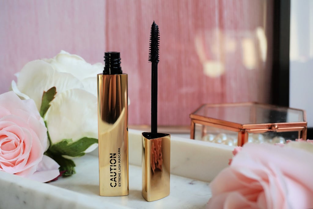 Hourglass CAUTION Extreme Lash Mascara Review Beautyblog