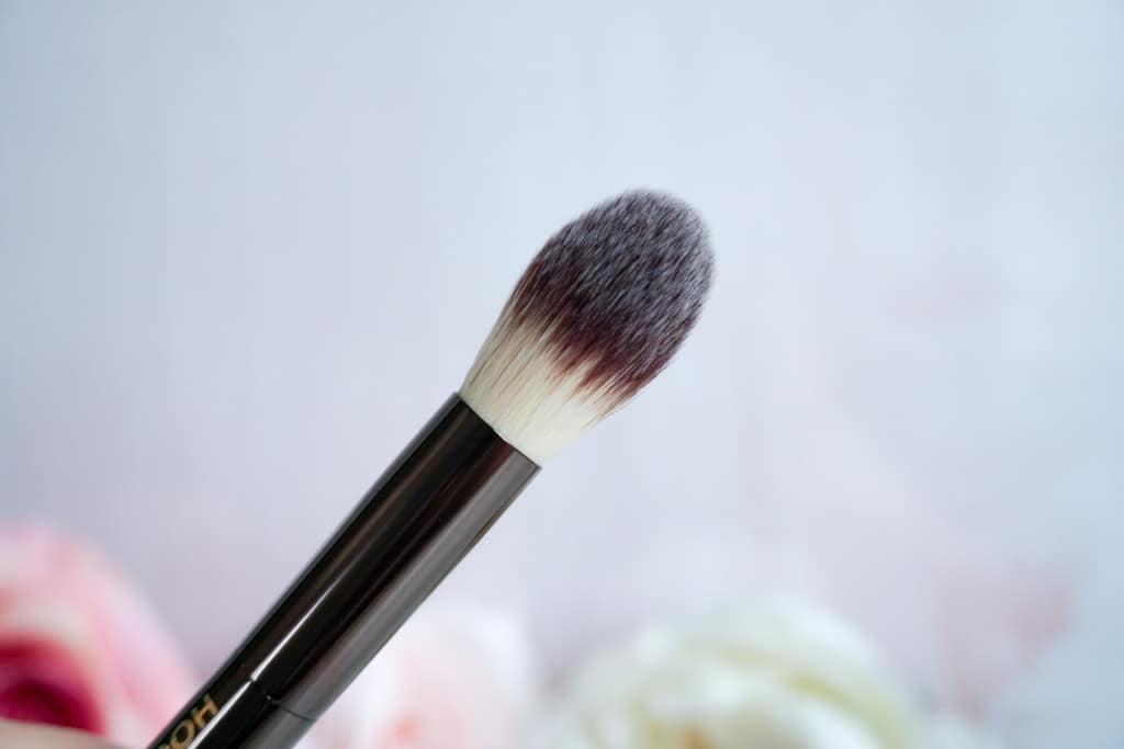 Hourglass Ambient Lighting Edit Brush Review Beautyblog